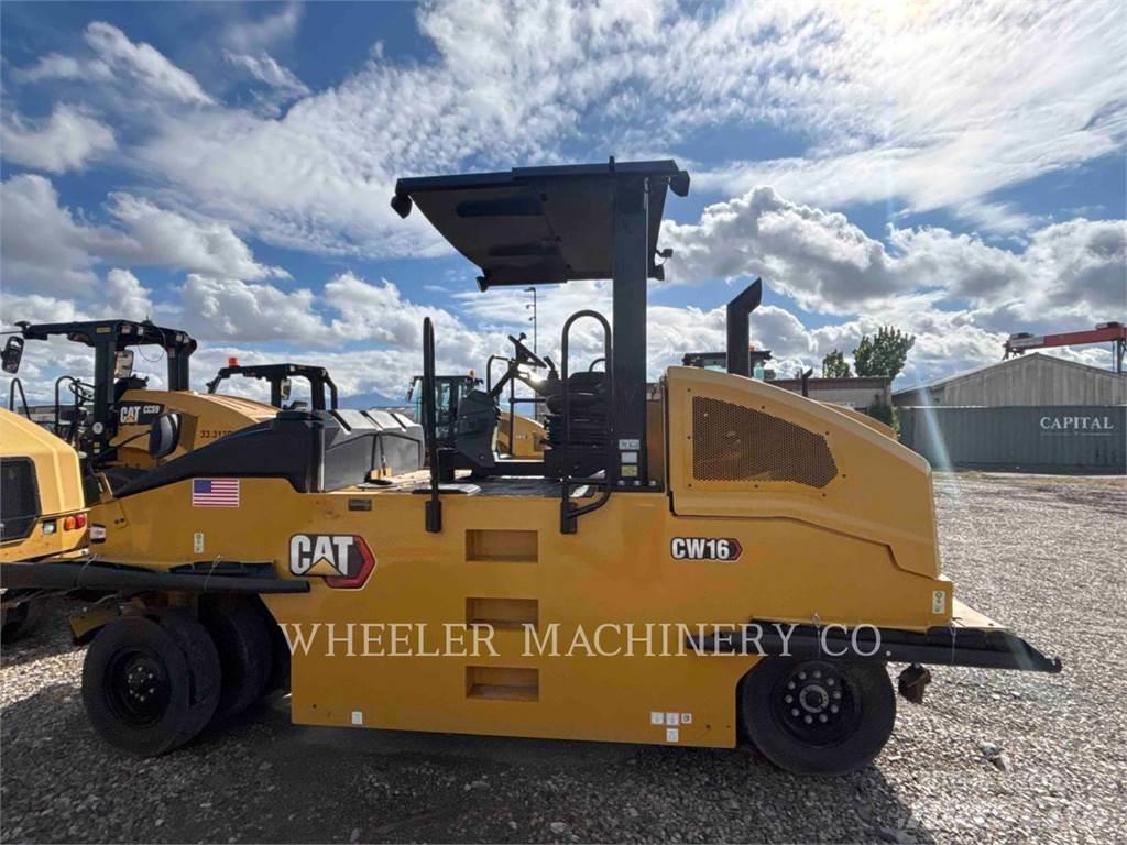 CAT CW16 胶轮压路机