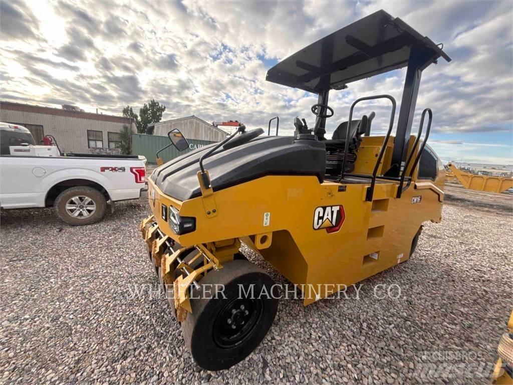 CAT CW16 胶轮压路机
