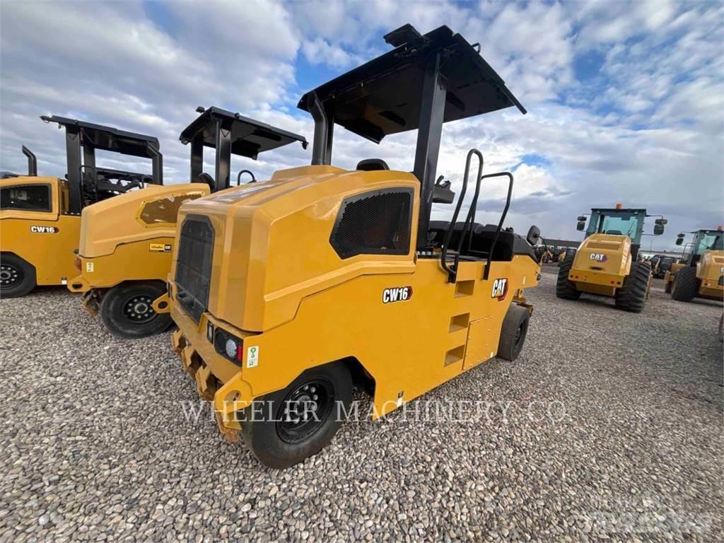 CAT CW16 胶轮压路机