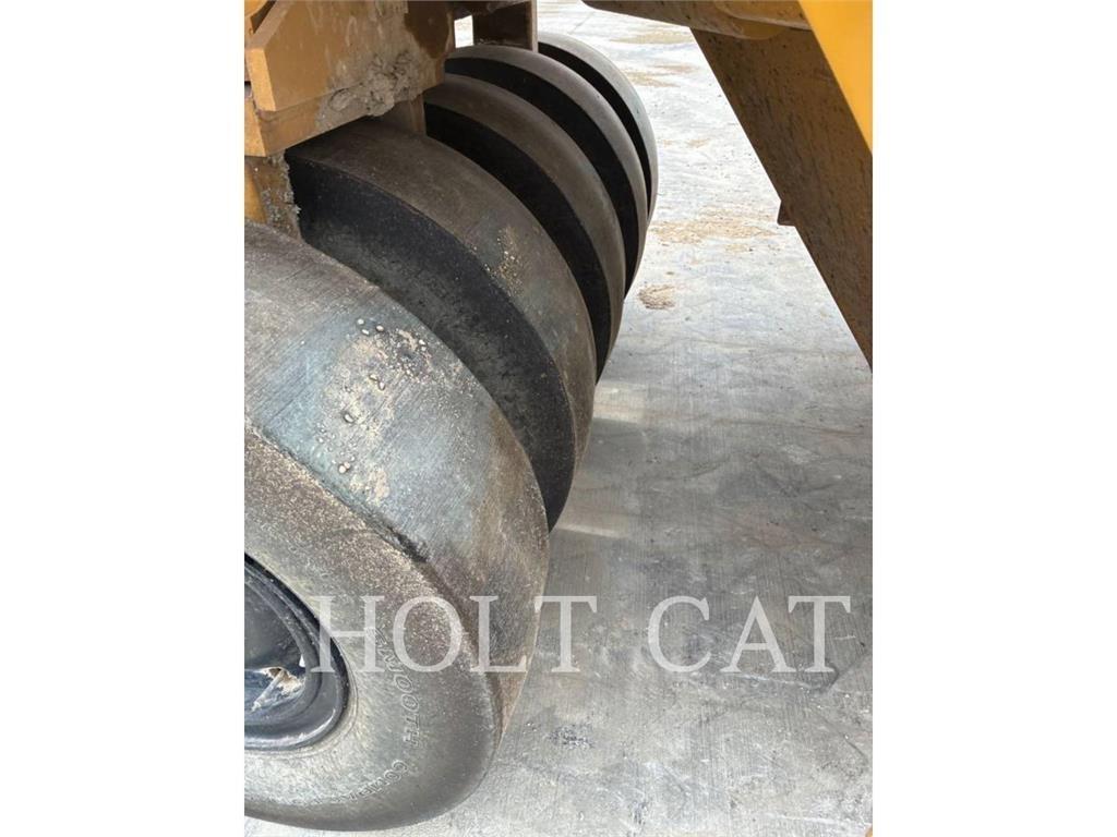 CAT CW16 单轮压路机