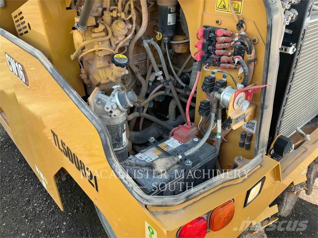 CAT CW16 胶轮压路机