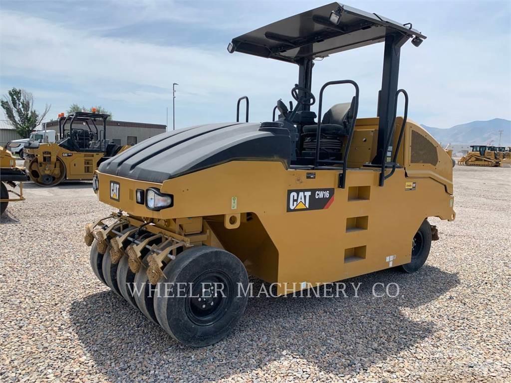 CAT CW16 胶轮压路机