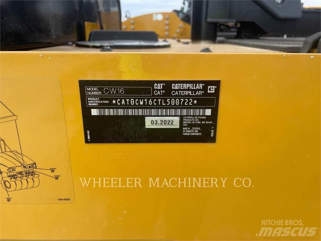 CAT CW16 胶轮压路机