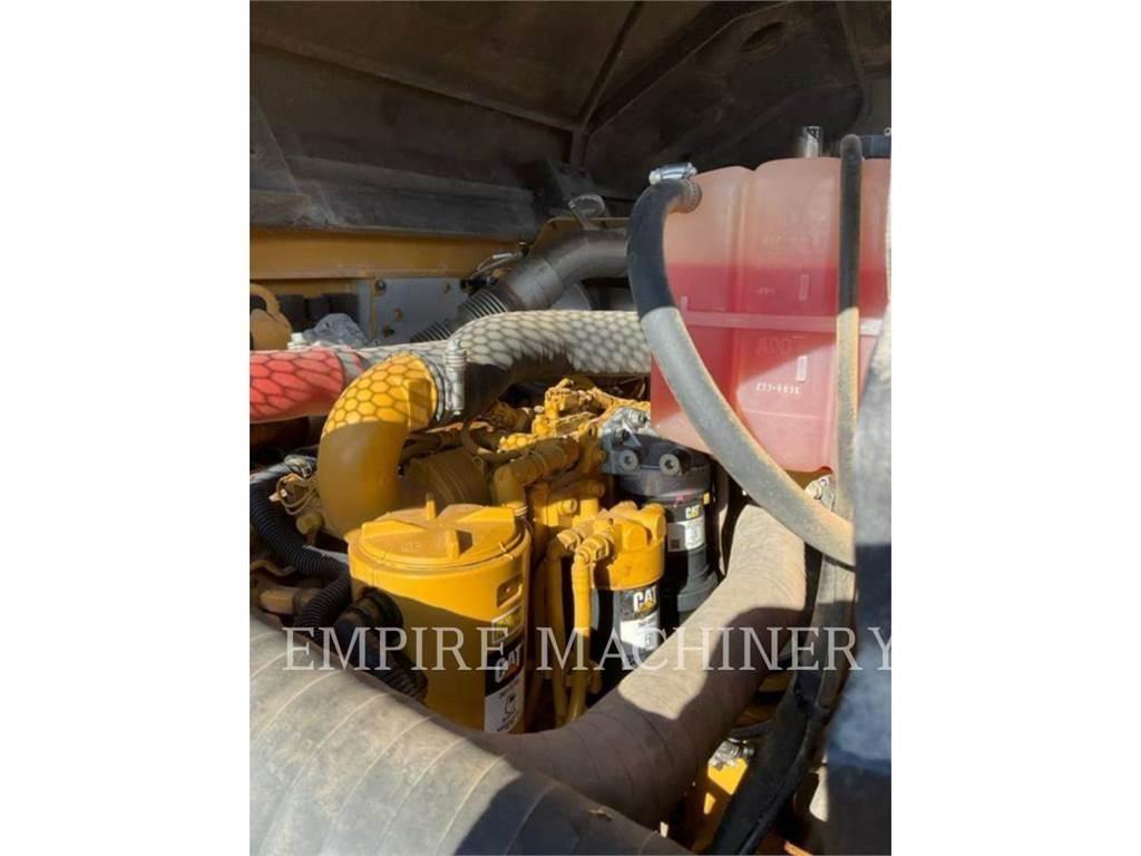 CAT CW34 胶轮压路机