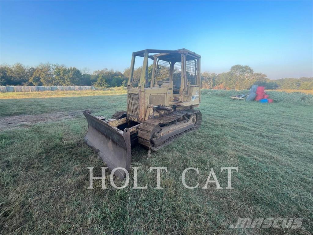 CAT D3B 履带式推土机