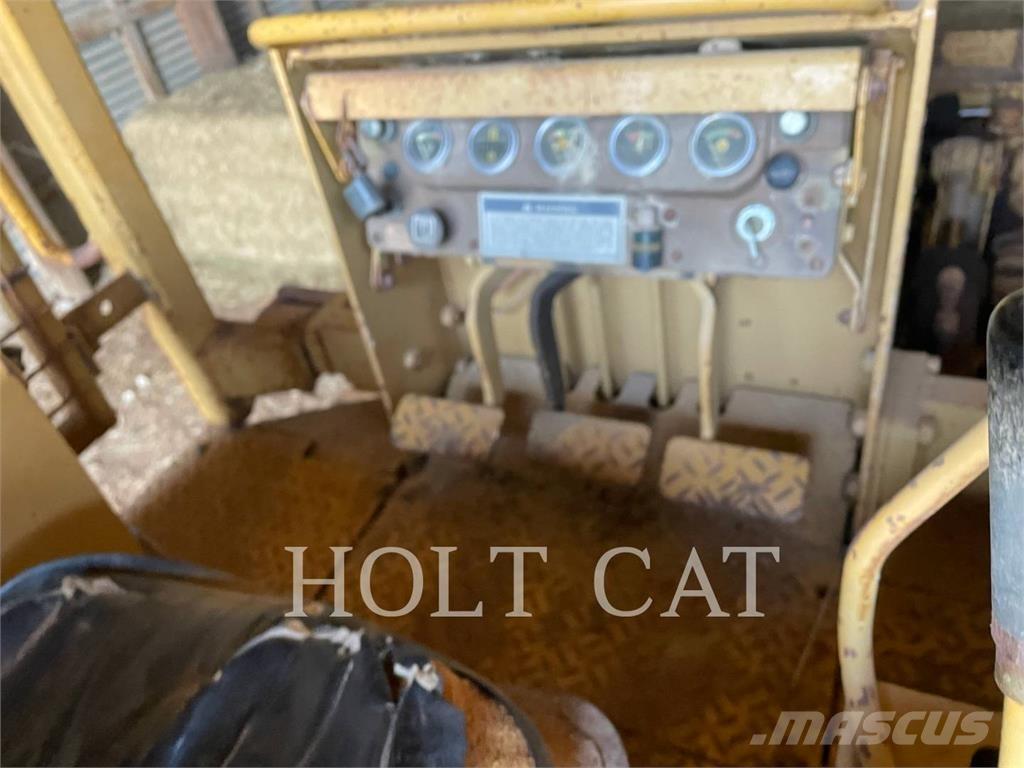 CAT D3B 履带式推土机