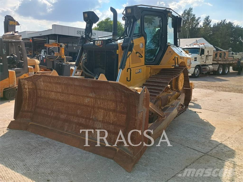 CAT D5 长途公共汽车