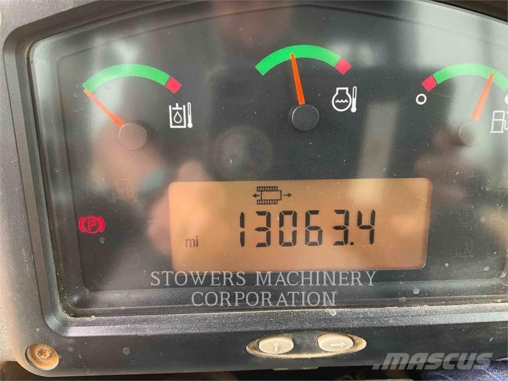 CAT D6K2LGP 履带式装载机