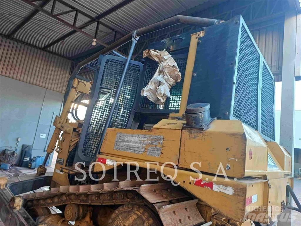 CAT D6T 履带式推土机
