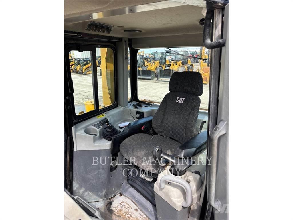 CAT D6T 履带式推土机