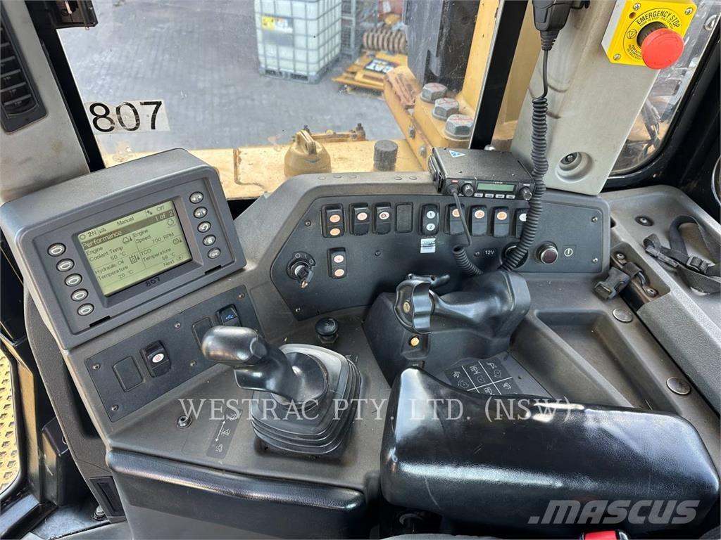 CAT D8T 履带式推土机