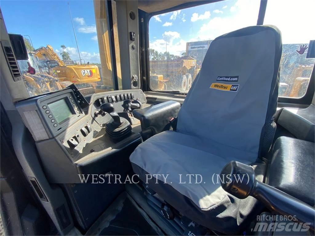CAT D8T 履带式推土机