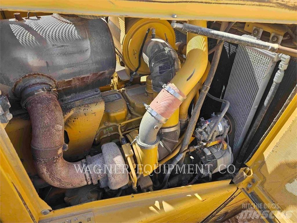 CAT D8T 履带式推土机