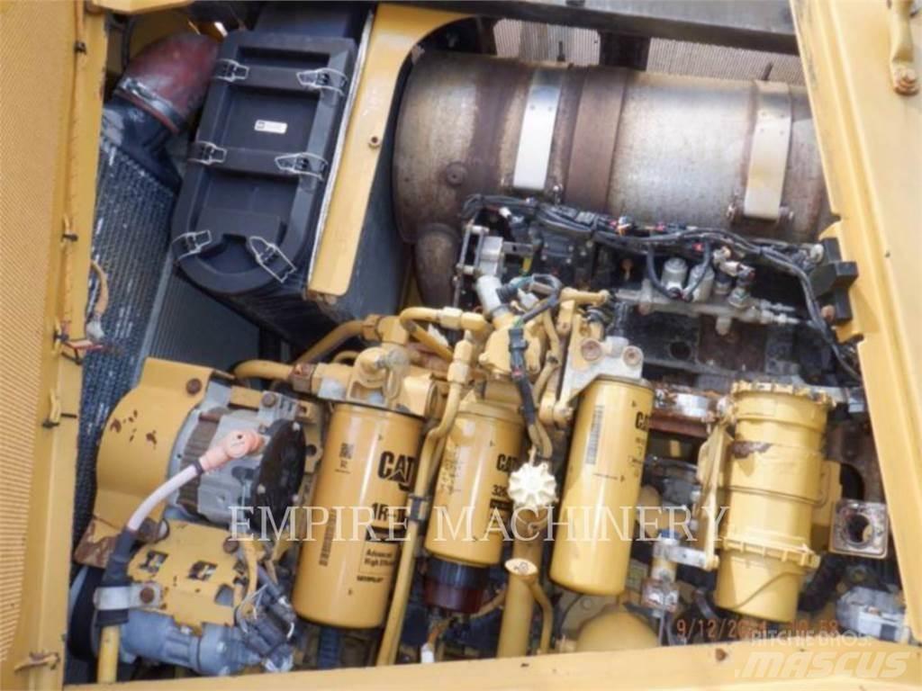 CAT D8T 履带式推土机