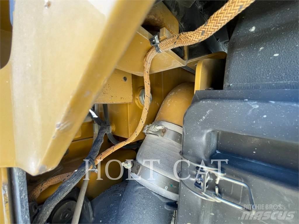 CAT D8T 履带式推土机