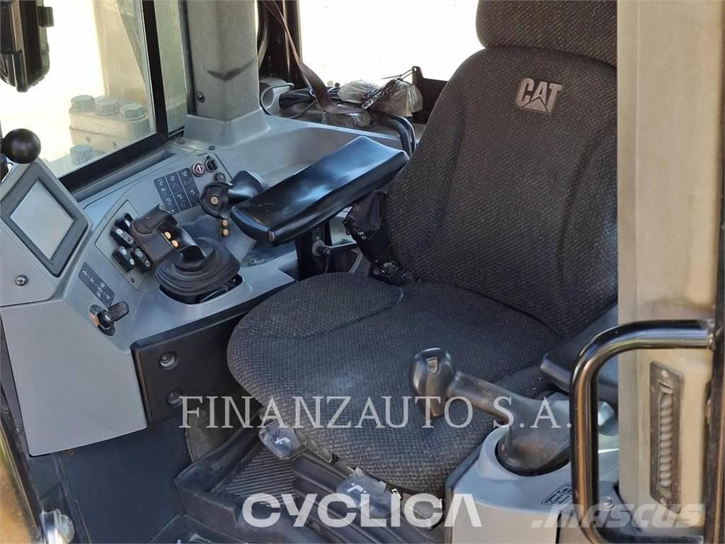 CAT D8T 履带式推土机