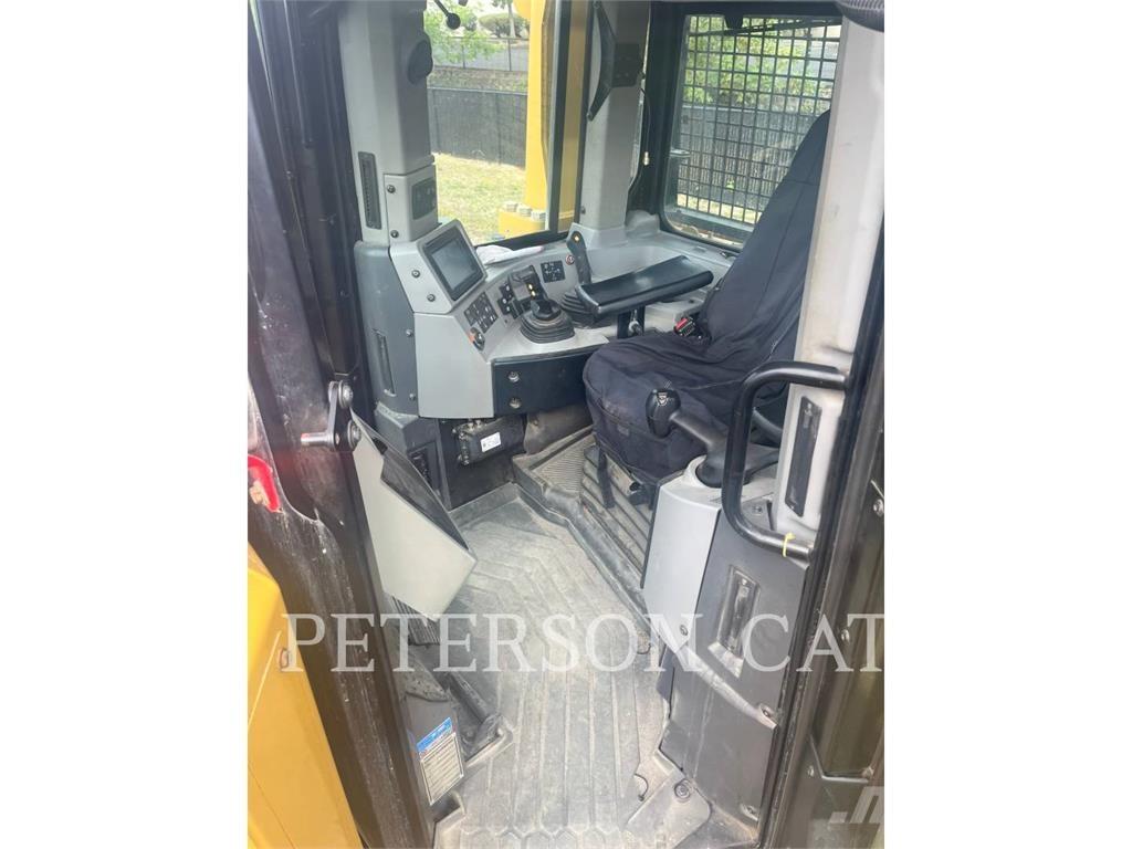 CAT D8T 履带式推土机