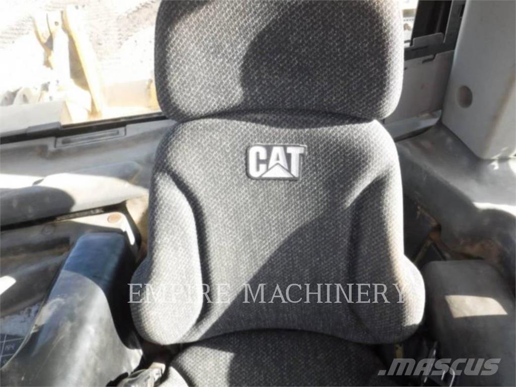 CAT D8T 履带式推土机