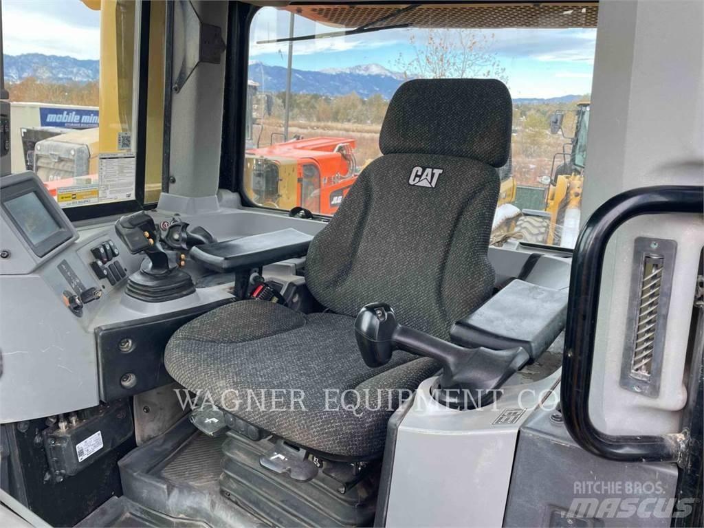 CAT D8T 履带式推土机