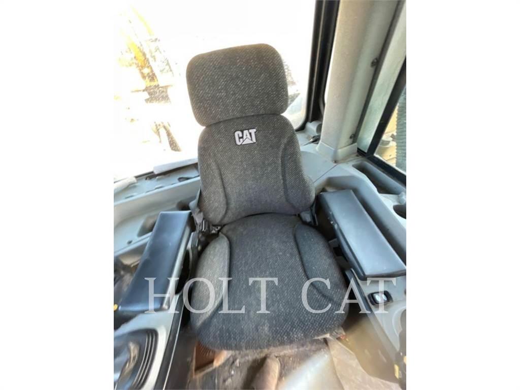 CAT D8T 履带式推土机