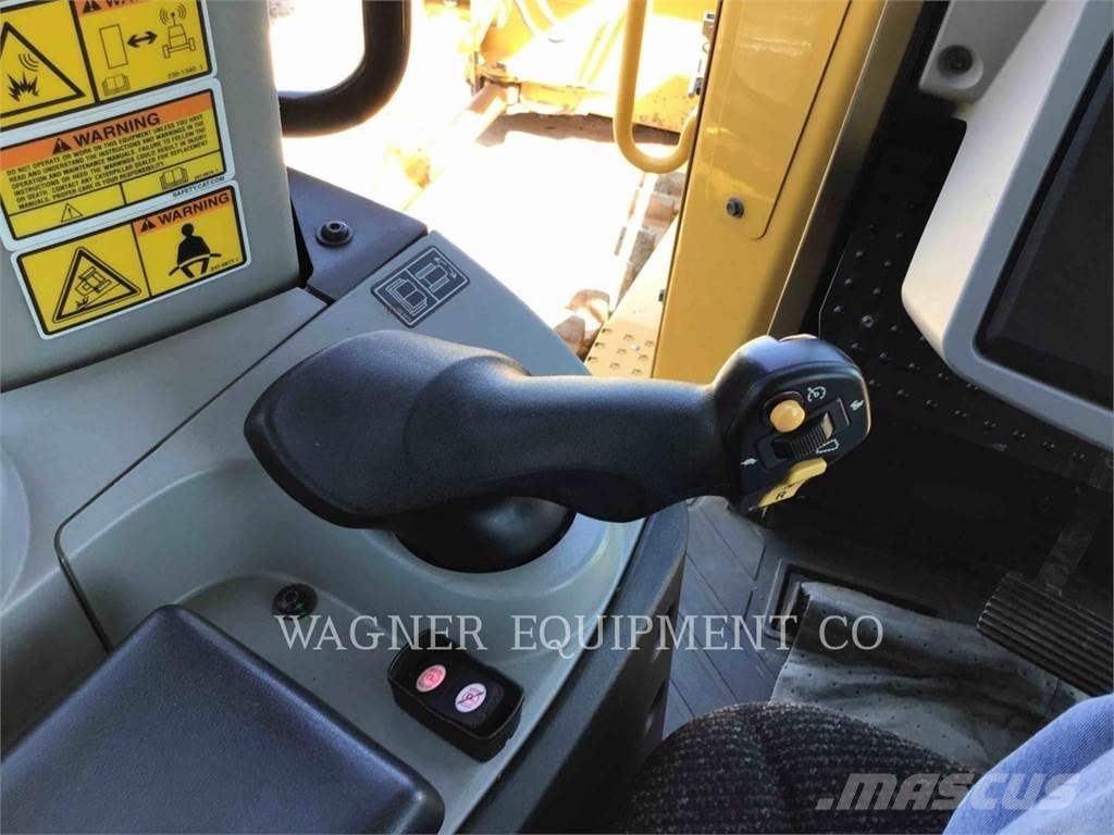 CAT D8T AW 履带式推土机
