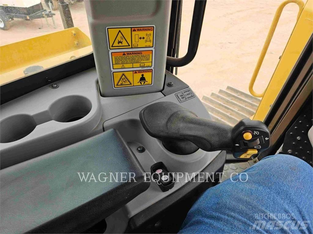CAT D8T AW 履带式推土机