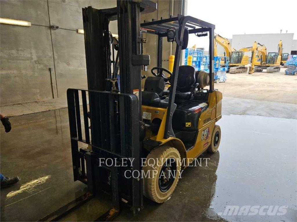 CAT GP25N 组装挖掘机