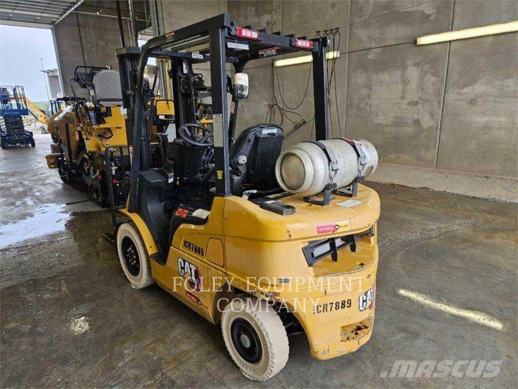 CAT GP25N 组装挖掘机
