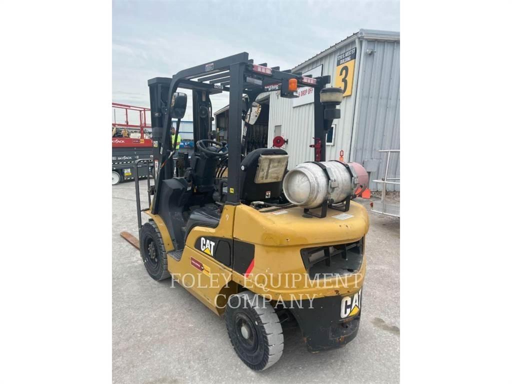 CAT GP25N 组装挖掘机