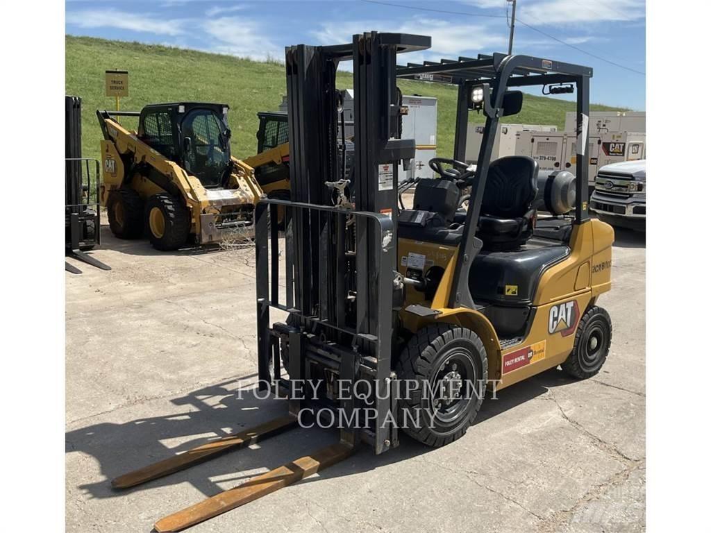 CAT GP25N 组装挖掘机