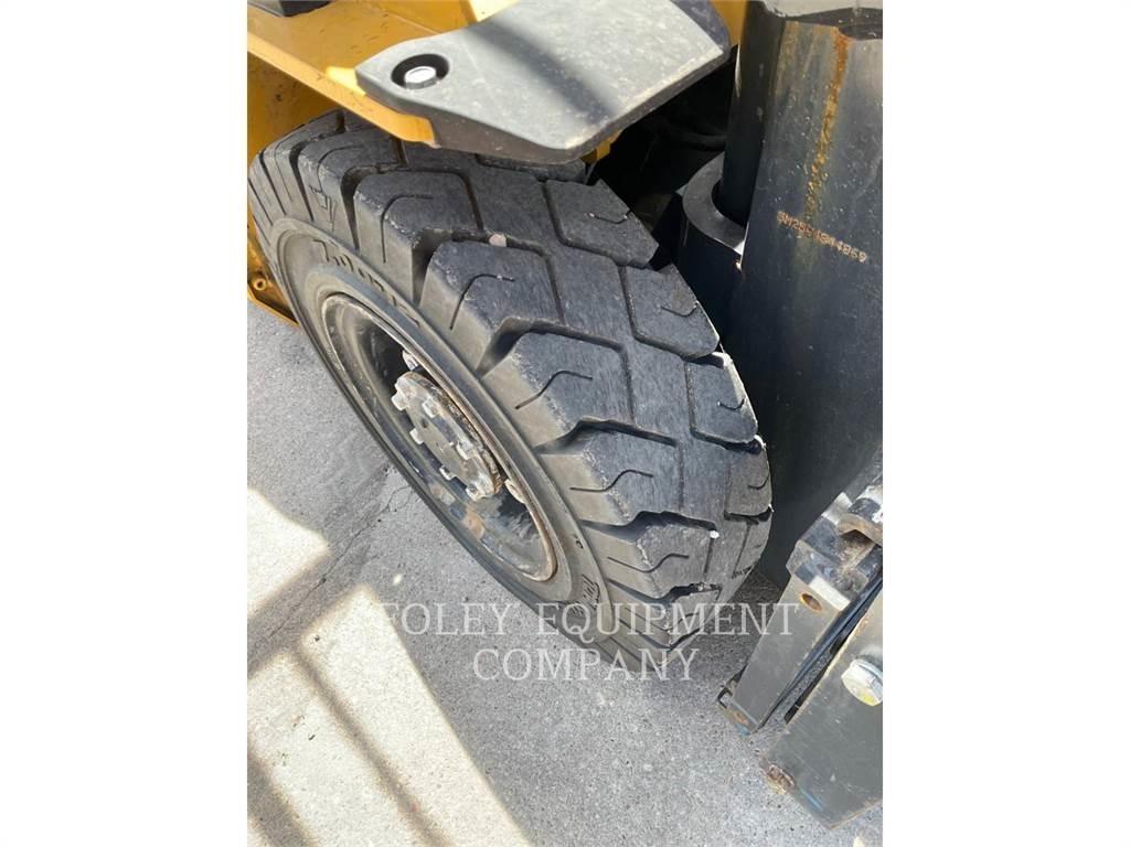 CAT GP25N 组装挖掘机