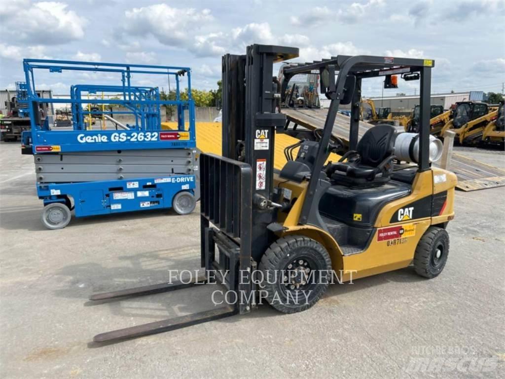 CAT GP25N 组装挖掘机