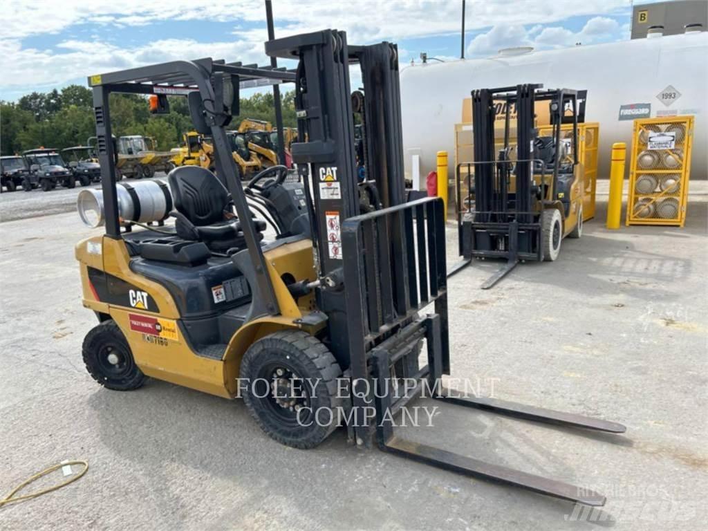 CAT GP25N 组装挖掘机