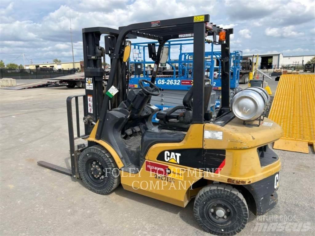 CAT GP25N 组装挖掘机