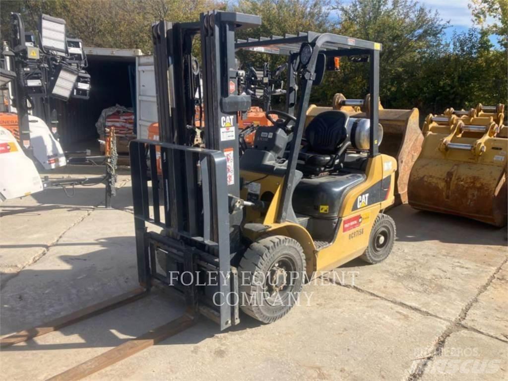 CAT GP25N 组装挖掘机