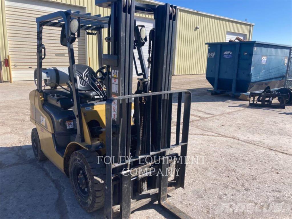 CAT GP25N 组装挖掘机