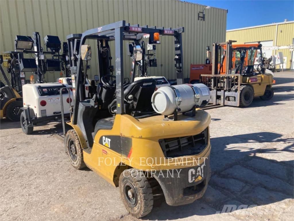 CAT GP25N 组装挖掘机