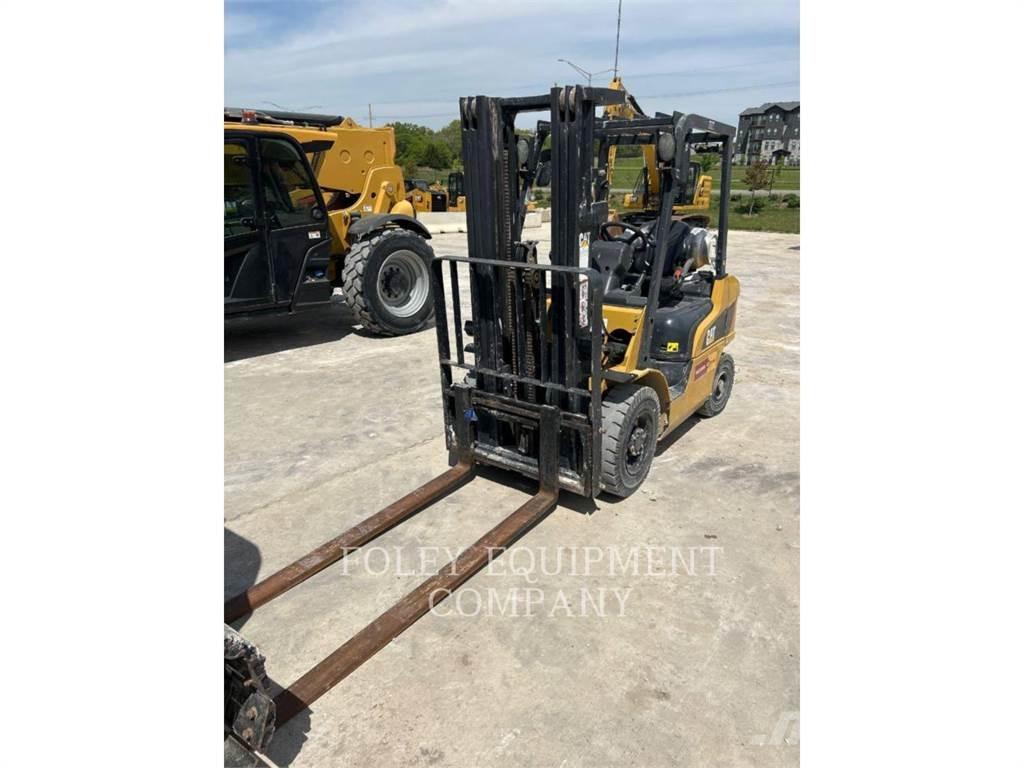CAT GP25N 组装挖掘机