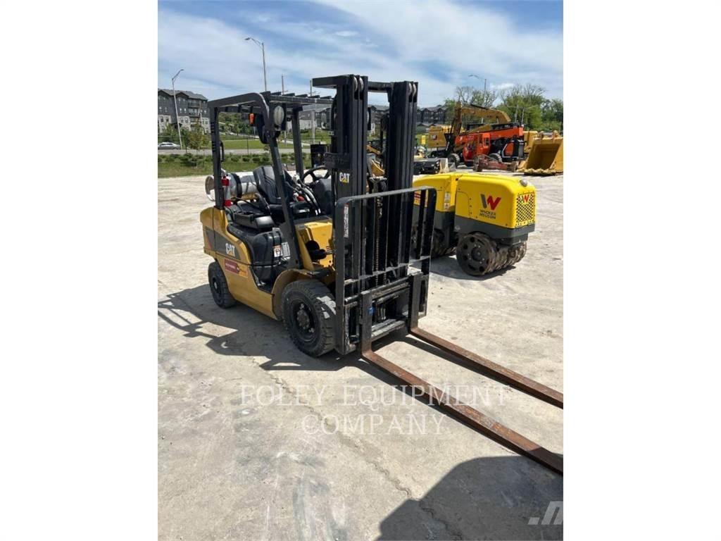 CAT GP25N 组装挖掘机