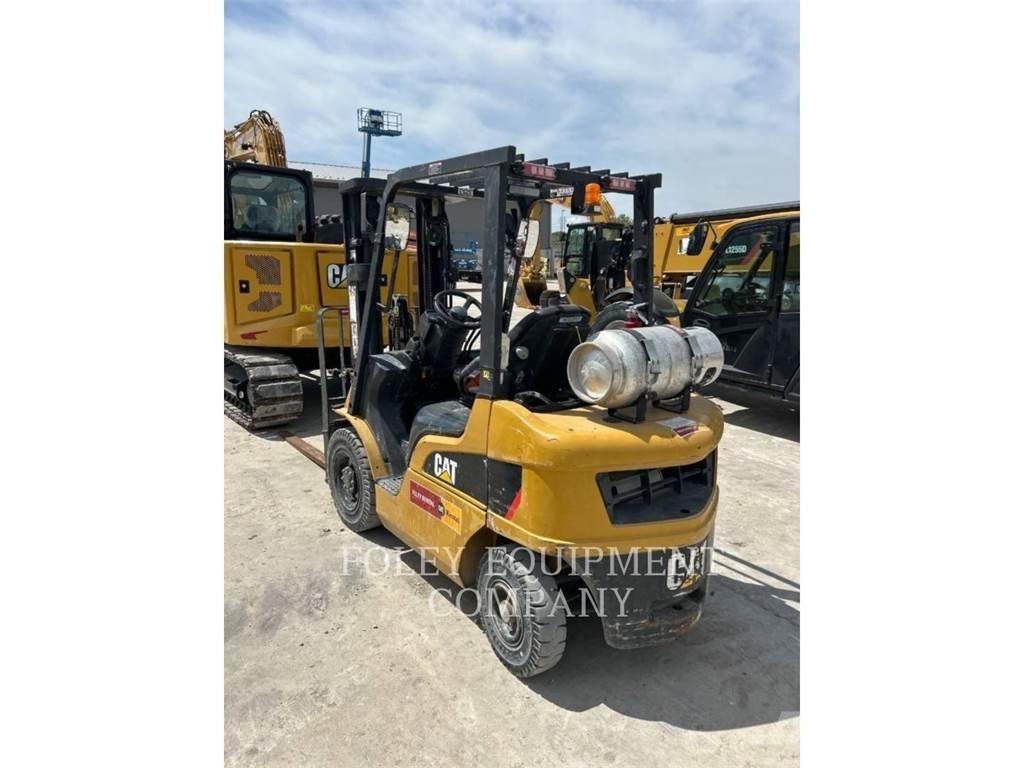 CAT GP25N 组装挖掘机