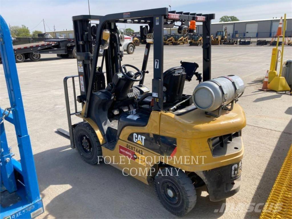 CAT GP25N 组装挖掘机
