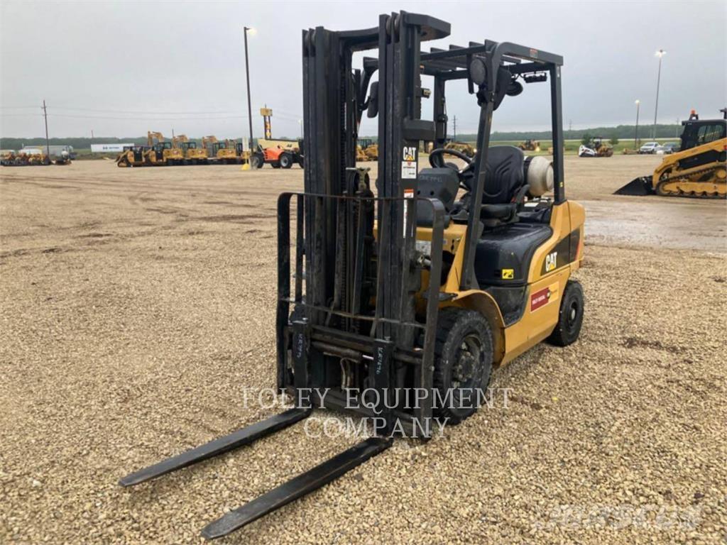 CAT GP25N 组装挖掘机