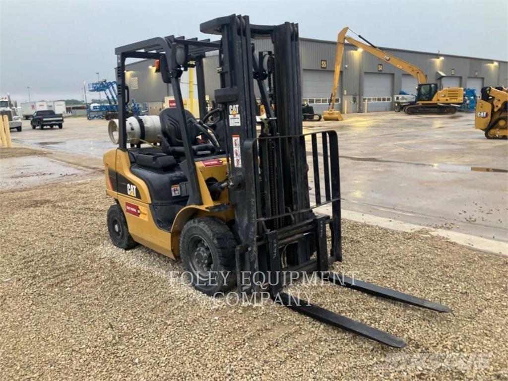 CAT GP25N 组装挖掘机