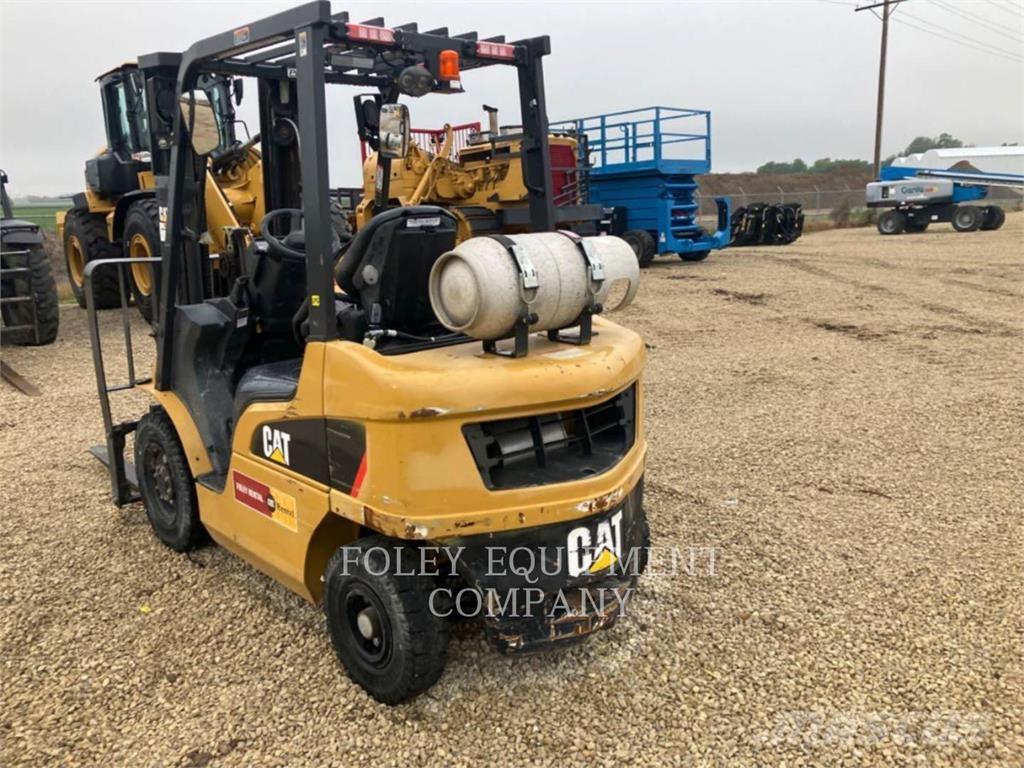 CAT GP25N 组装挖掘机