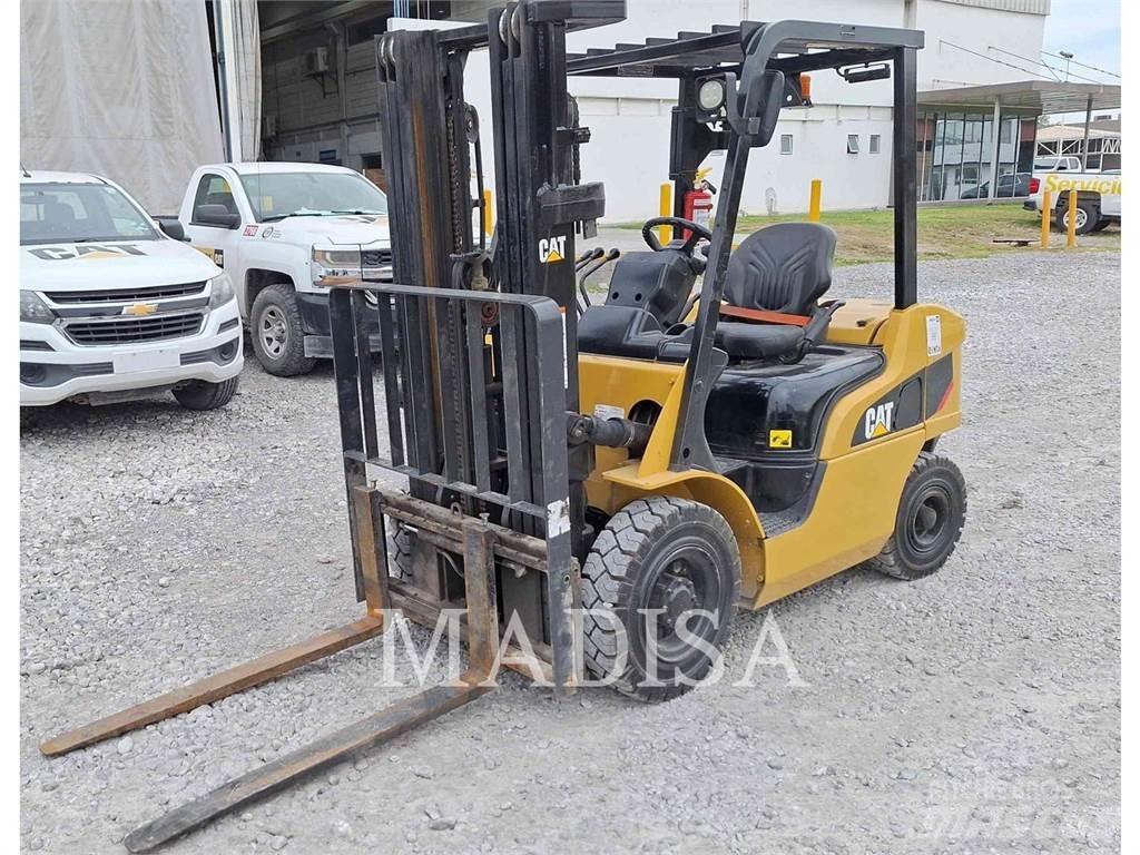 CAT LIFT TRUCKS DP25NM5 柴油叉车