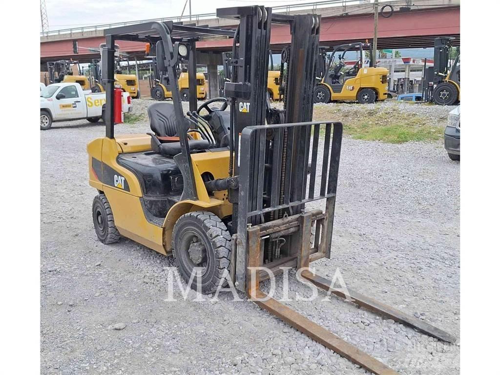 CAT LIFT TRUCKS DP25NM5 柴油叉车