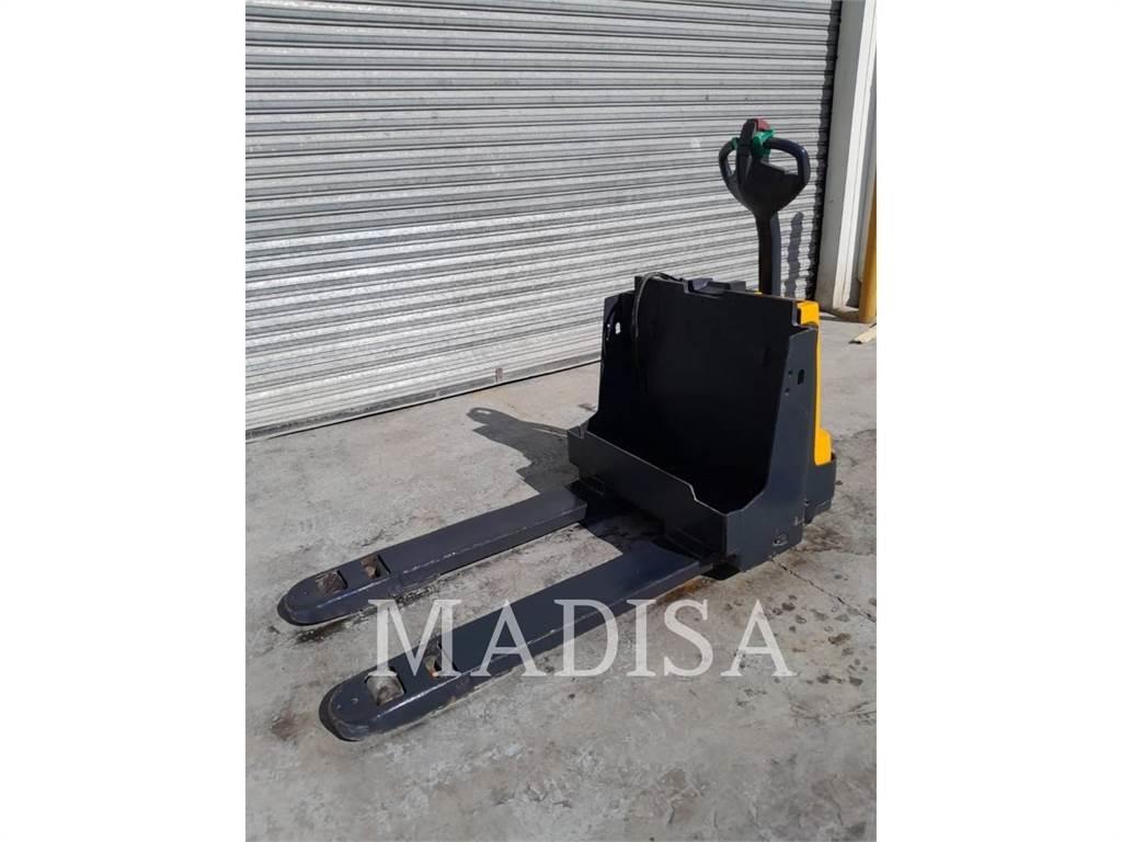 CAT LIFT TRUCKS EJE120E 高尔夫球车