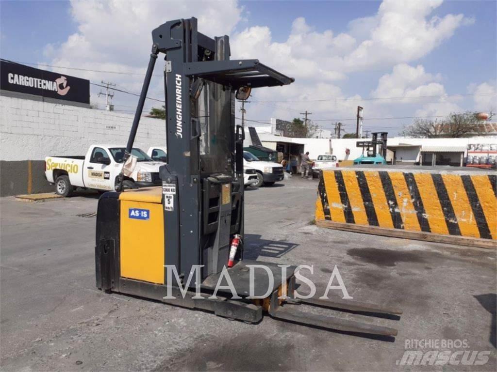 CAT LIFT TRUCKS EKS308 电动叉车