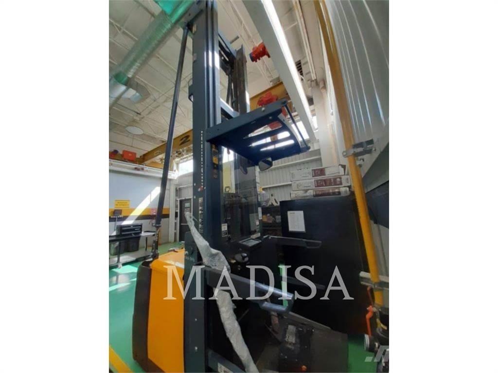 CAT LIFT TRUCKS EKS308 电动叉车