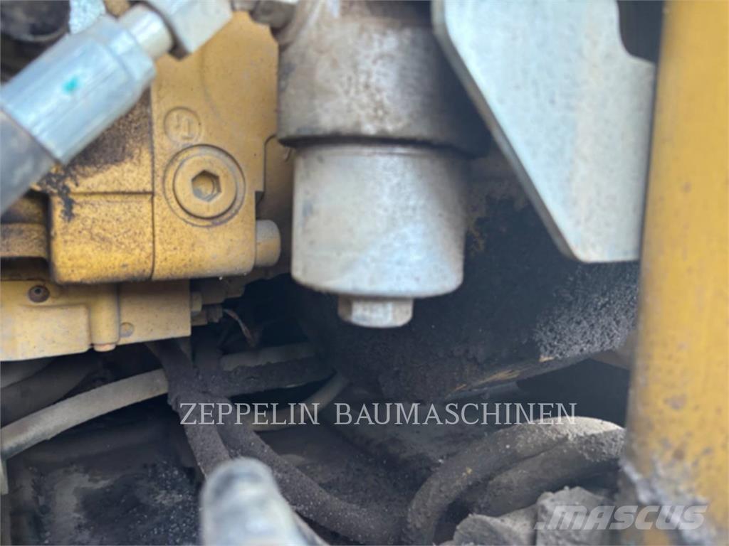 CAT M317F 轮式挖掘机